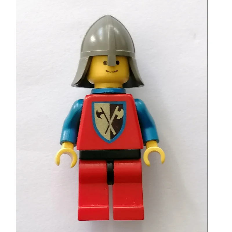 Knight (Crusader Axe) - Red Legs, Plastic Cape