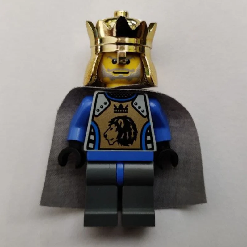 King Mathias, Gold Armor, Light Bluish Gray Cape, Gold Crown
