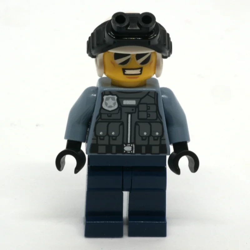 Duke Detain, Helmet and Goggles