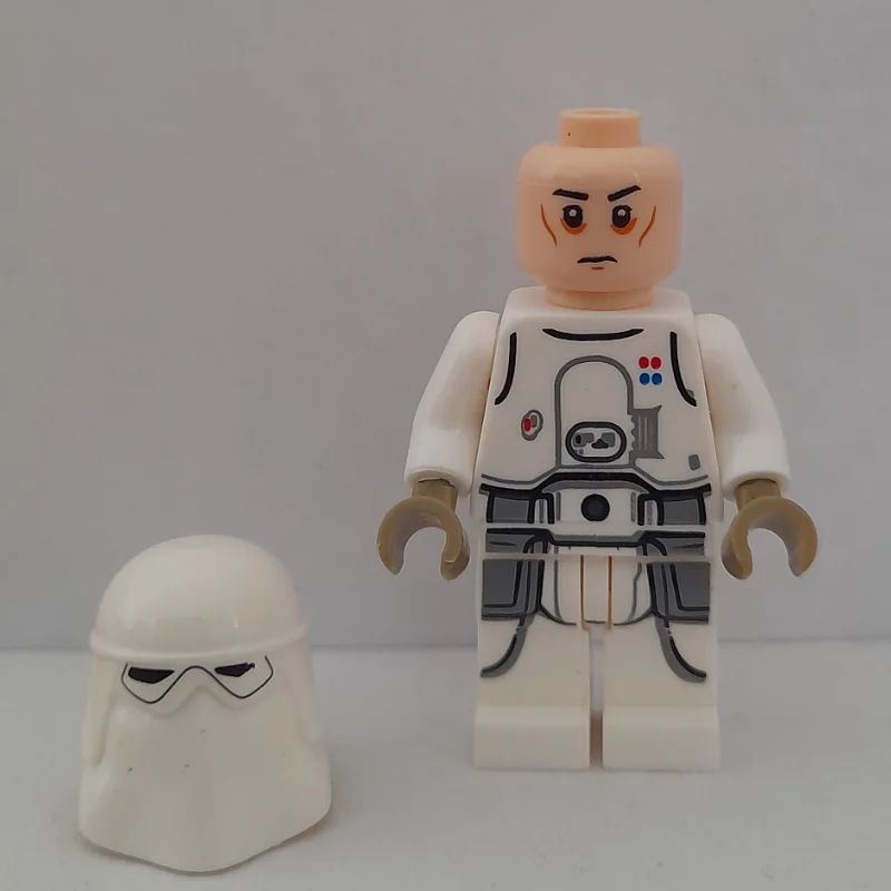 Snowtrooper, White Hips, Light Nougat Head, Officer