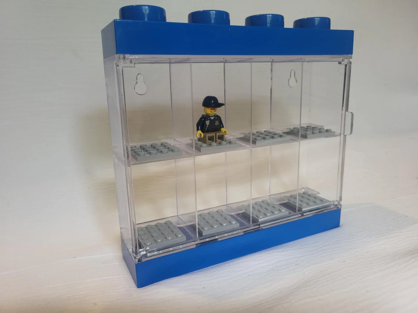 Minifigure Display Case 8 (Blue)